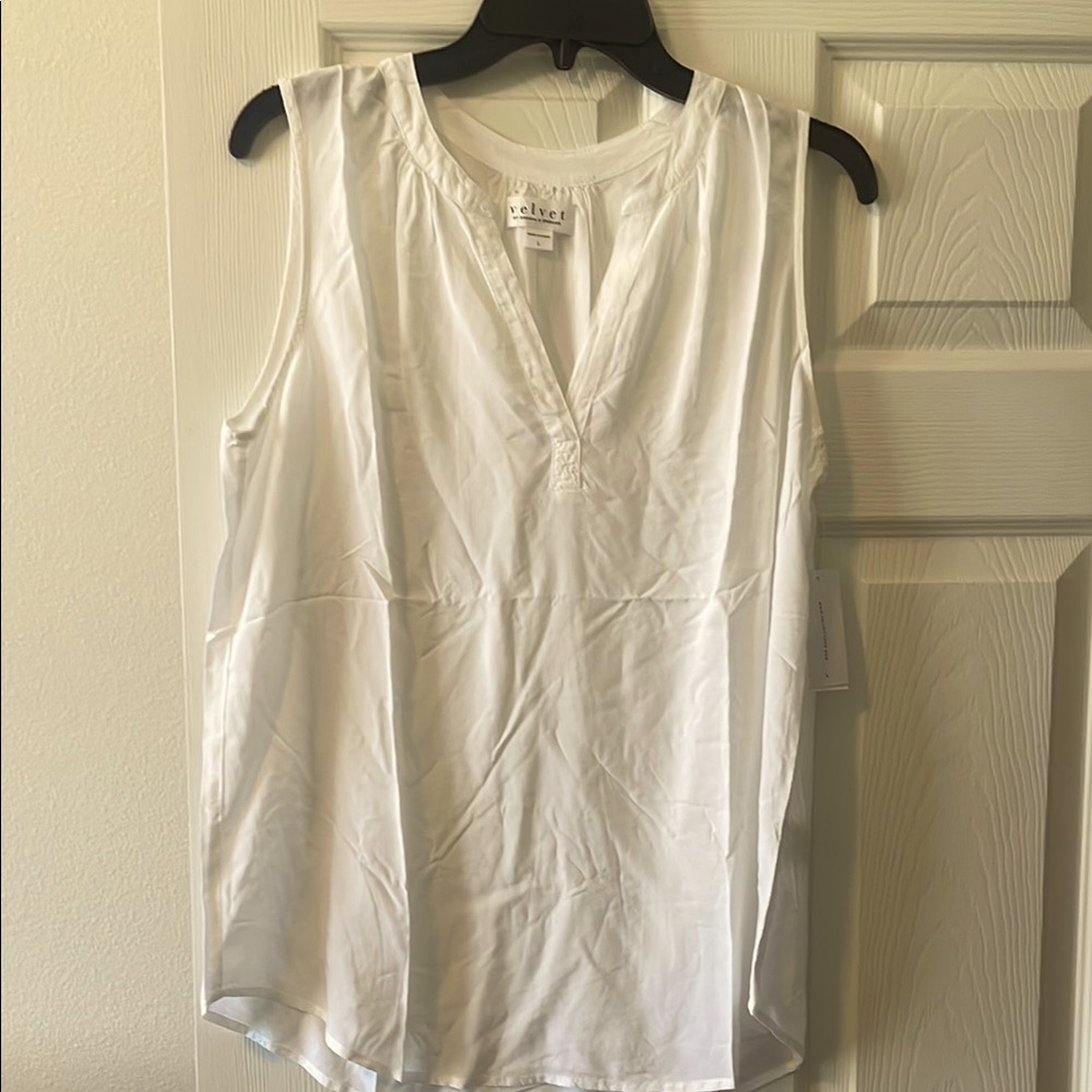 NWT velvet by Graham & Spencer White Sleeveless Top. Size Large